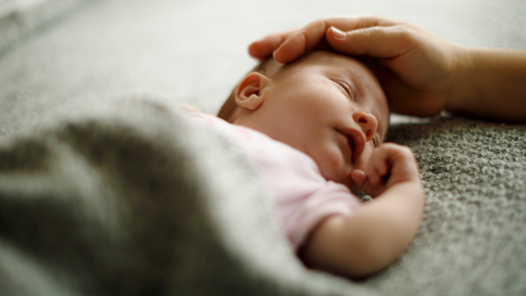 Cómo vestir a un bebé para dormir