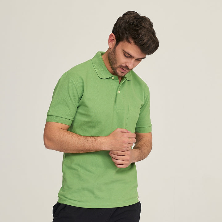 7290 POLO PIQUÉ CON PUÑO Y BOLSILLO. CORTE HOLGADO 822-Verde