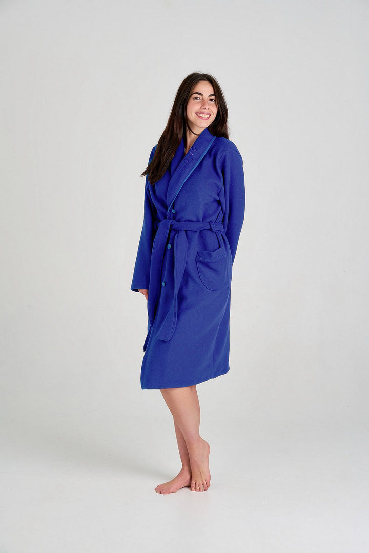 BATA DE INVIERNO CON BORDADO FLORAL Azul