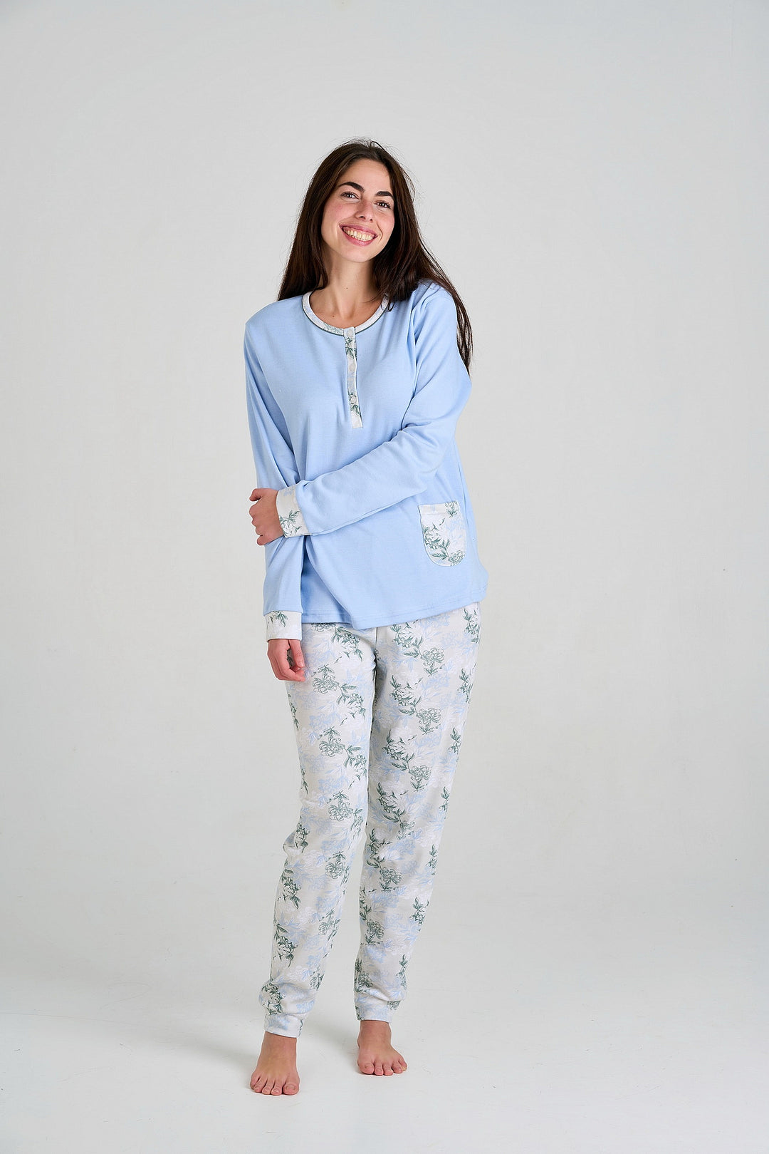 PIJAMA AFELPADO DE MUJER AZUL CLARO CON DETALLES DE FLORES Azul